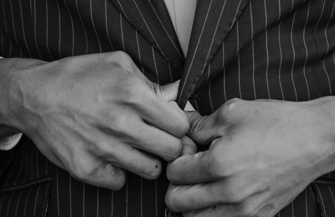 Tailor taking precise measurements for Deletto Milano made-to-measure suit